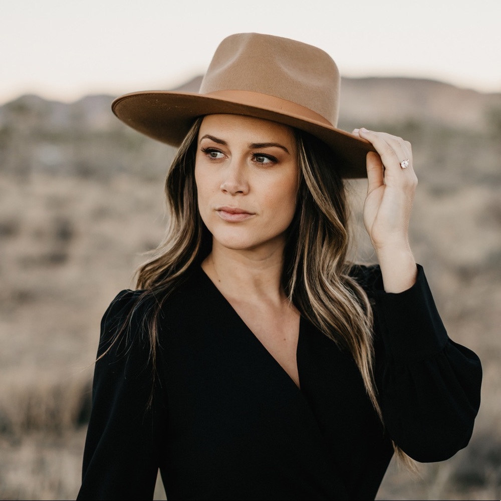 Meet your Posher, Whitney